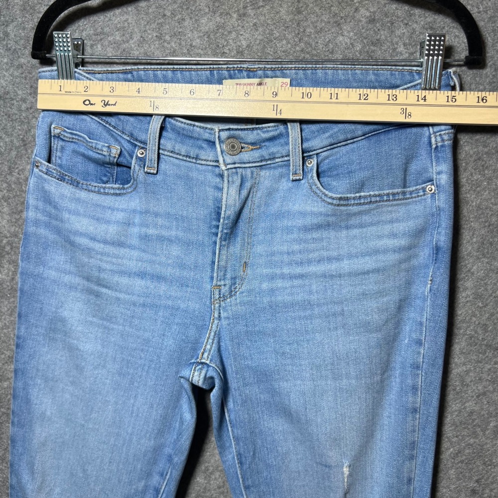 Levis 711 Skinny Ankle Jeans Womens 29 Light Wash Distressed Raw Hem Blue Denim - Picture 2 of 8